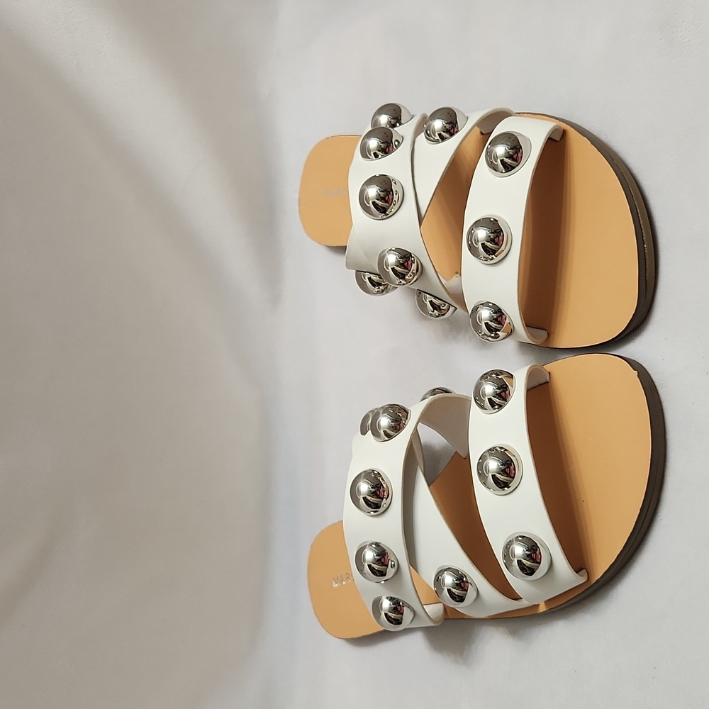 Marc Fisher Bryte 2 Flat White Silver Large Studded Summer Sandals (W Size 8)